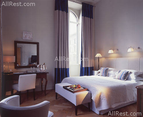 Savoy Hotel 41